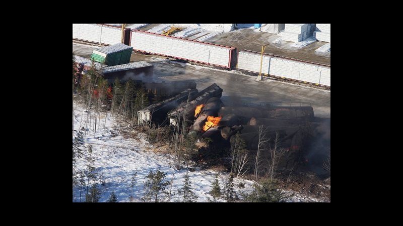 Canada, deragliato treno merci con greggio e propano: nessun ferito