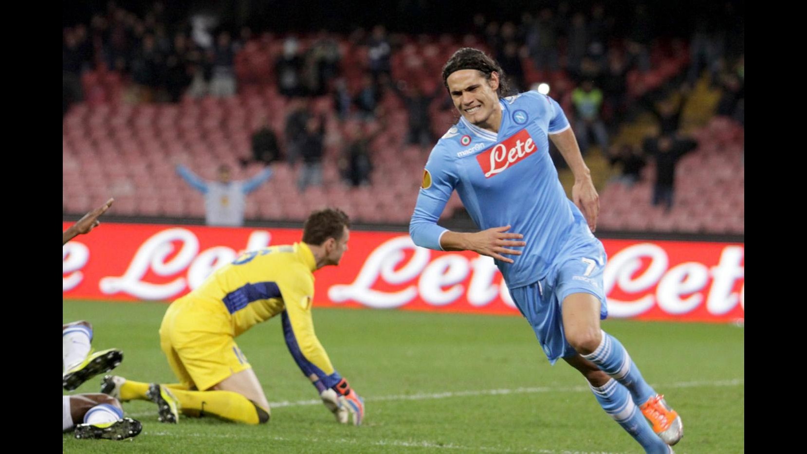 Europa League, immenso Cavani: poker al Dnipro e Napoli torna in corsa