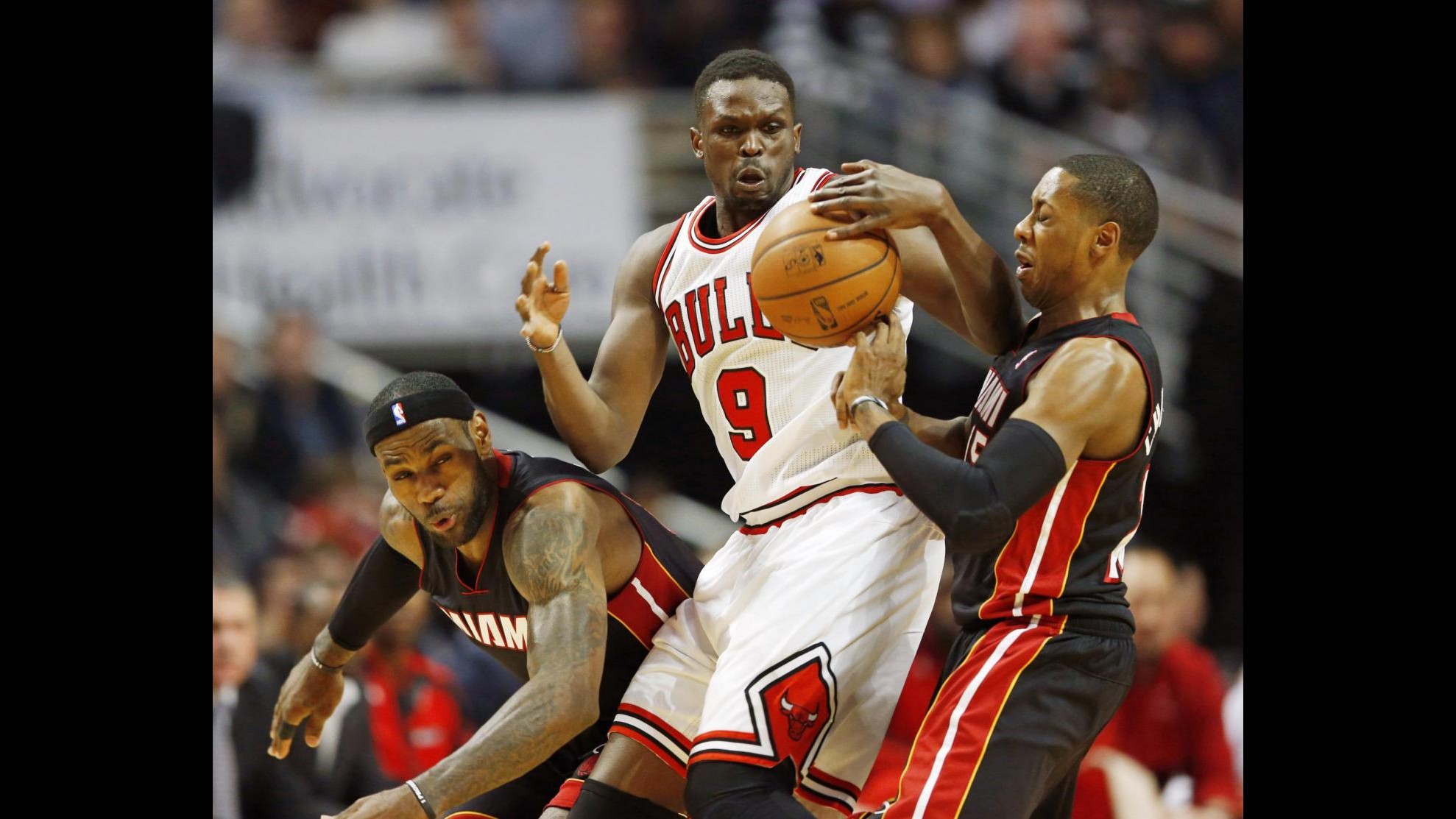 Nba: Brooklyn vince ancora, Bulls cedono Deng ai Cavs. Bynum a Chicago