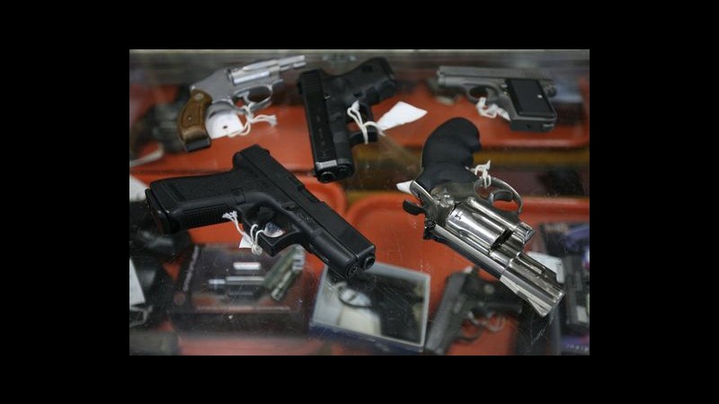 Usa, giudice federale: Incostituzionale divieto vendita armi a Chicago