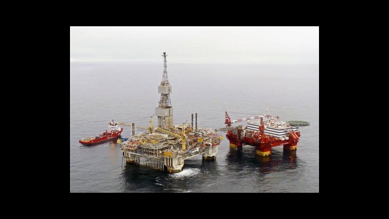 Norvegia, piattaforma Statoil si inclina: evacuati 326 lavoratori