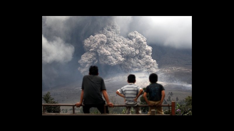 Indonesia, vulcano Sinabung sempre più attivo: cresce allarme