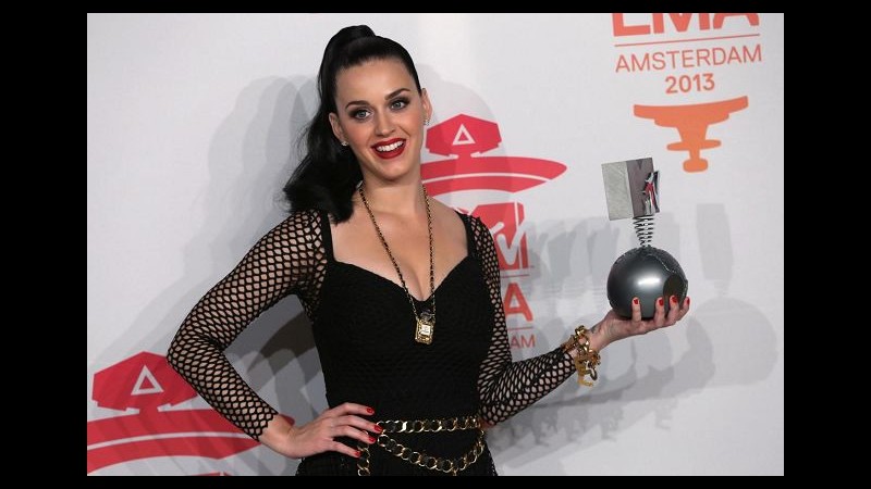 Katy Perry, ‘Roar’ canzone della svolta dopo il divorzio da Brand