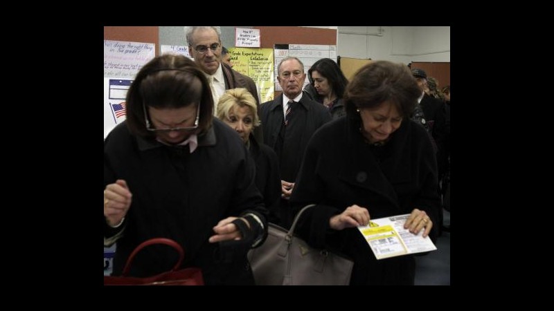 Usa 2012, l’ombra di Sandy sul voto: lunghe code ai seggi a New York