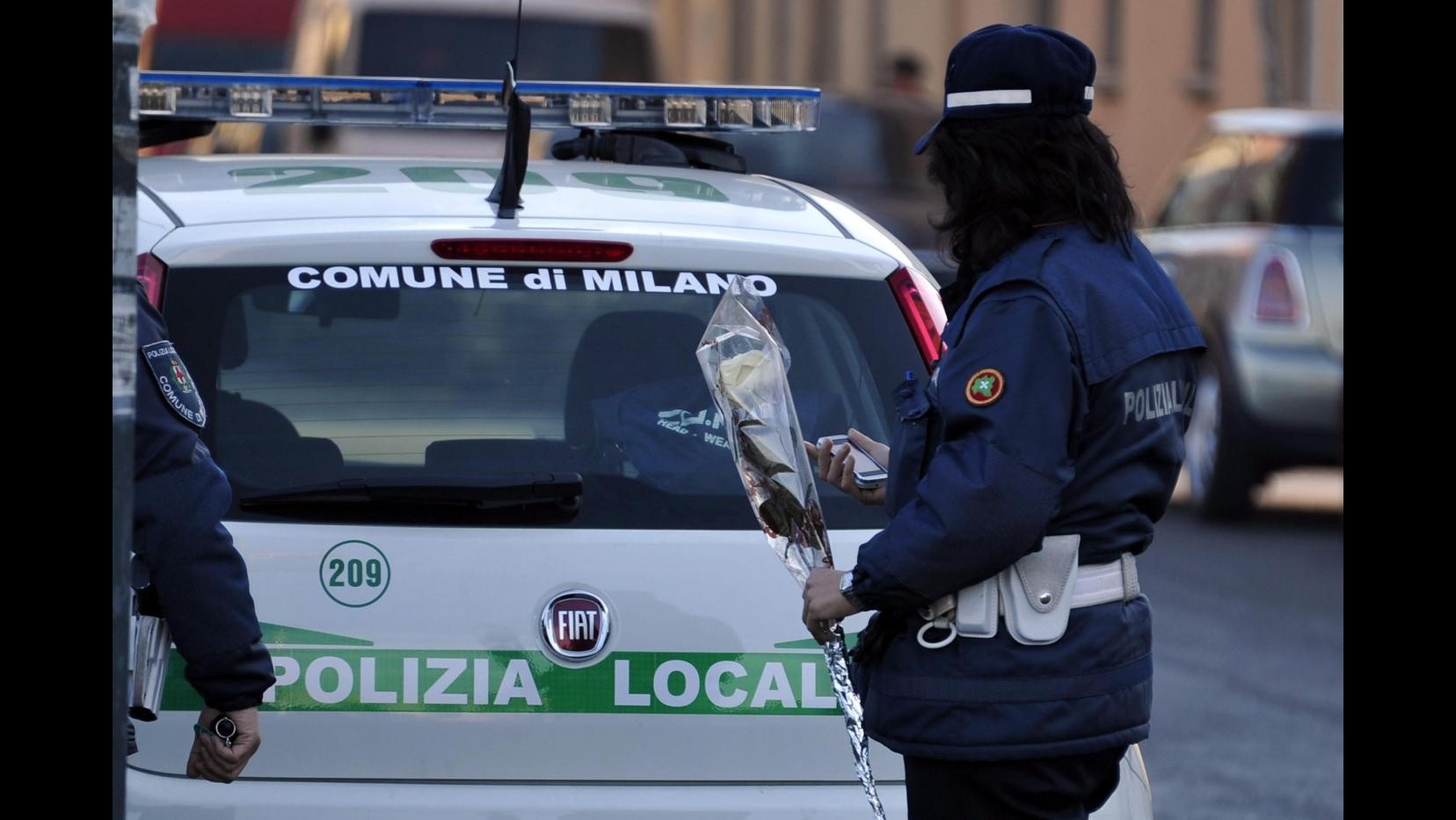 Milano, molestie sessuali a vigilessa in borghese: in manette 28enne