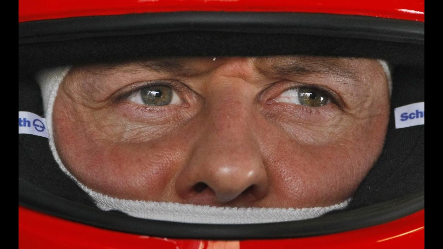 Schumacher, polizia francese sequestra casco con telecamera. La famiglia: Commossi da tifosi Ferrari