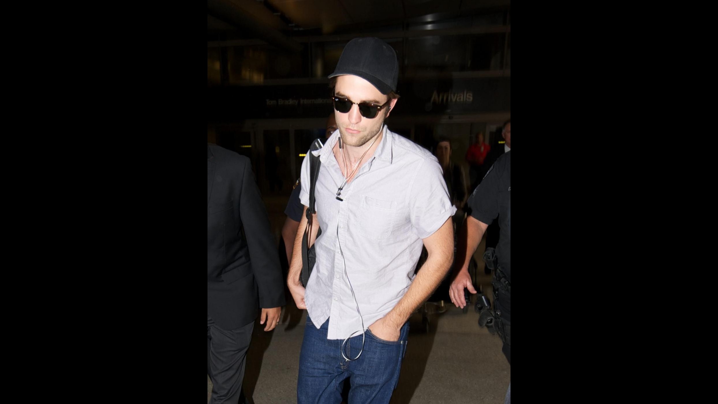 Robert Pattinson ammette: Sono un baciatore rumoroso