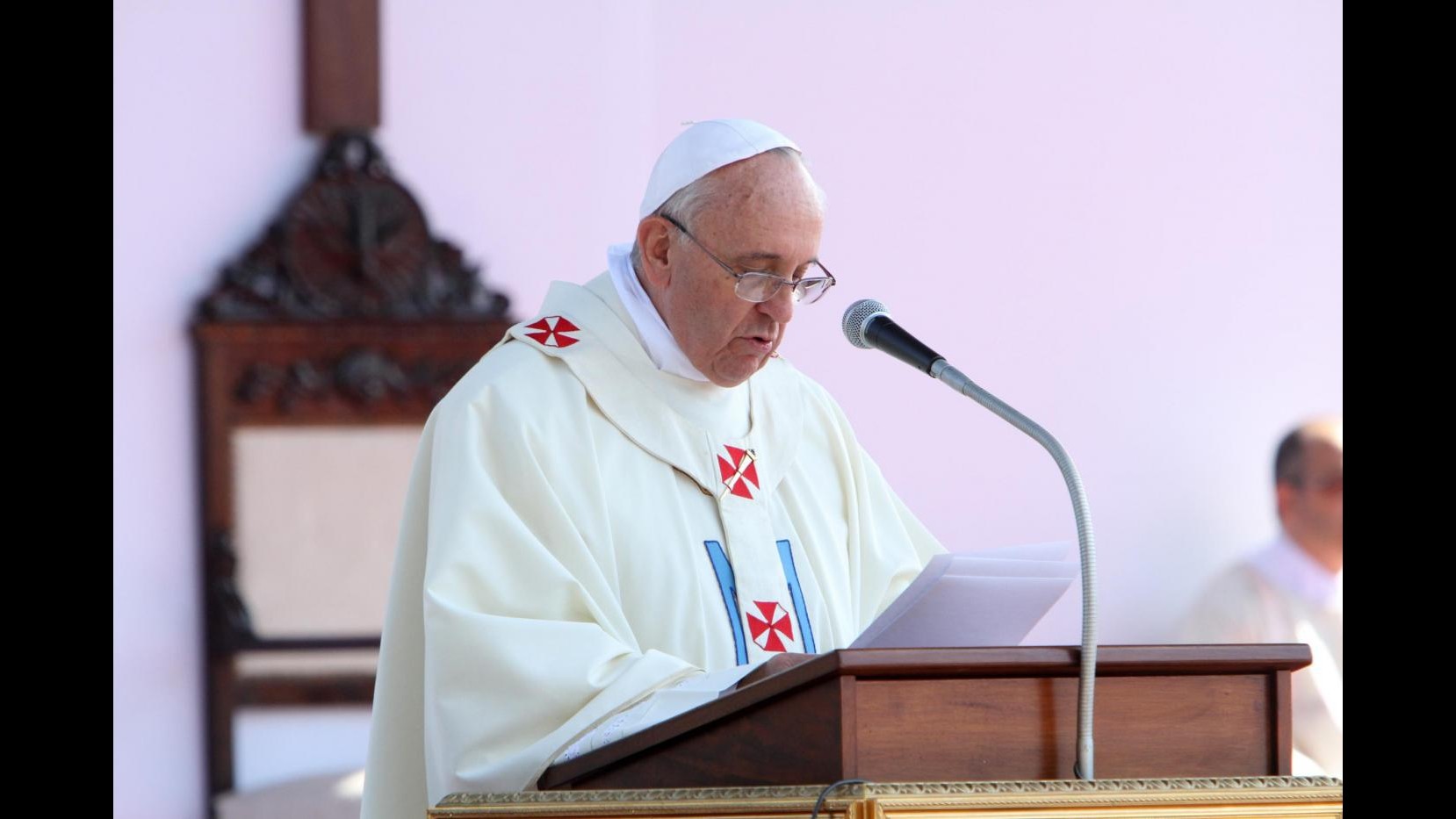 Papa a Gesuiti: Siate centrati in Dio, Vangelo non si annuncia a bastonate