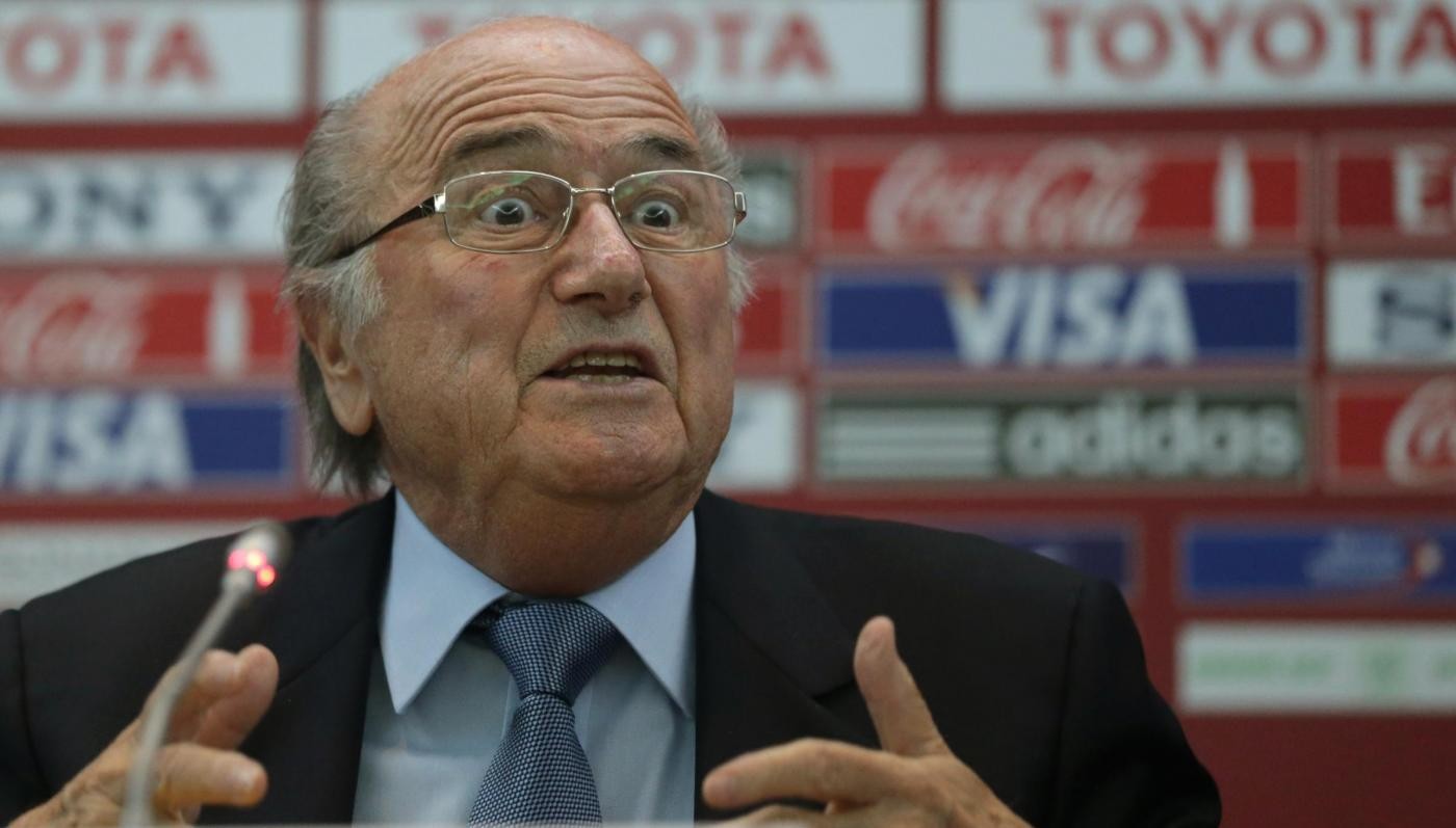 Calcio, Blatter contro i simulatori: possibile penalità a tempo