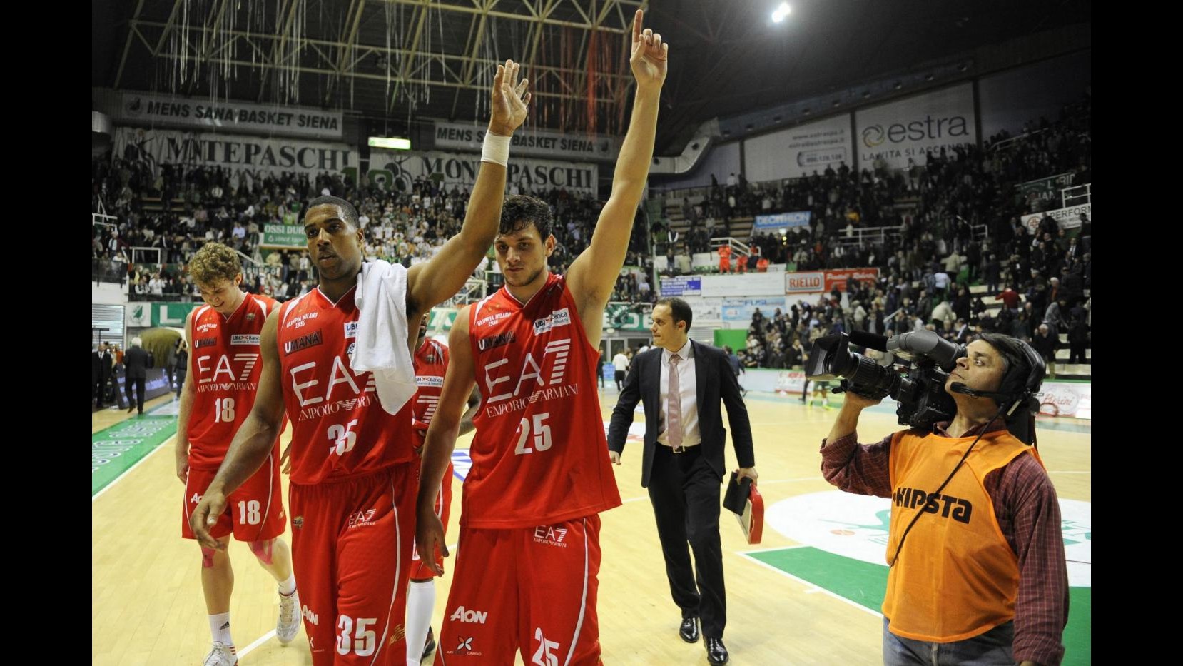 Basket, riscatto Milano: espugnata Siena 71-66 nel posticipo