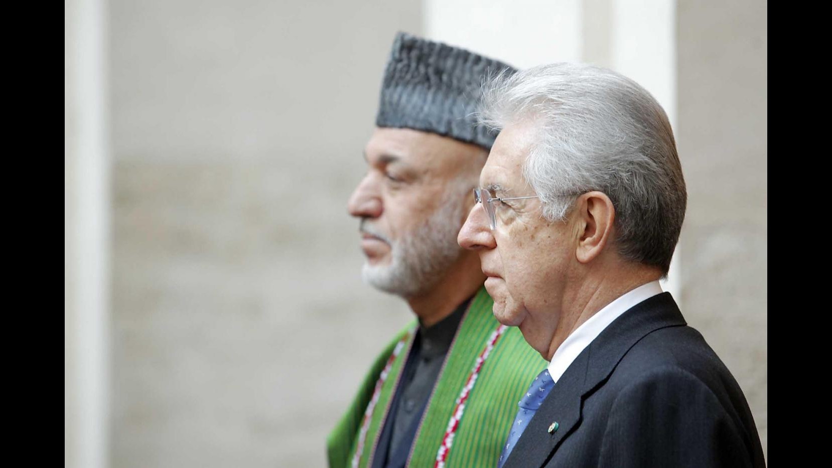 Afghanistan, Monti incontra militari italiani e presidente Karzai