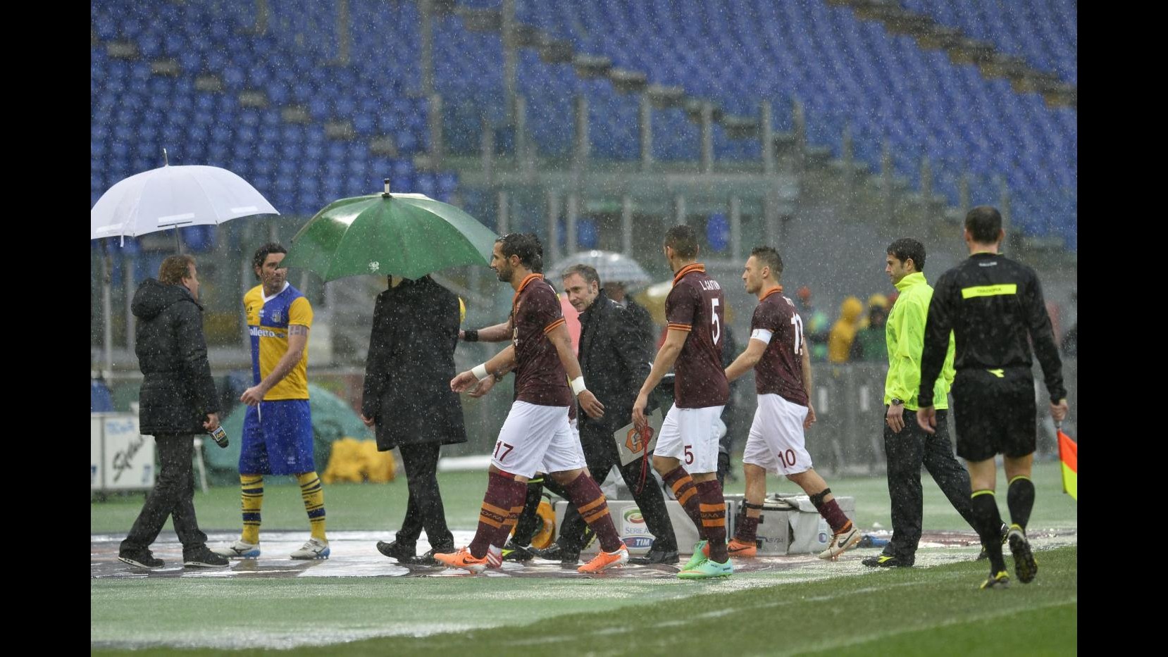 Serie A, la pioggia frena Roma-Parma: match rinviato