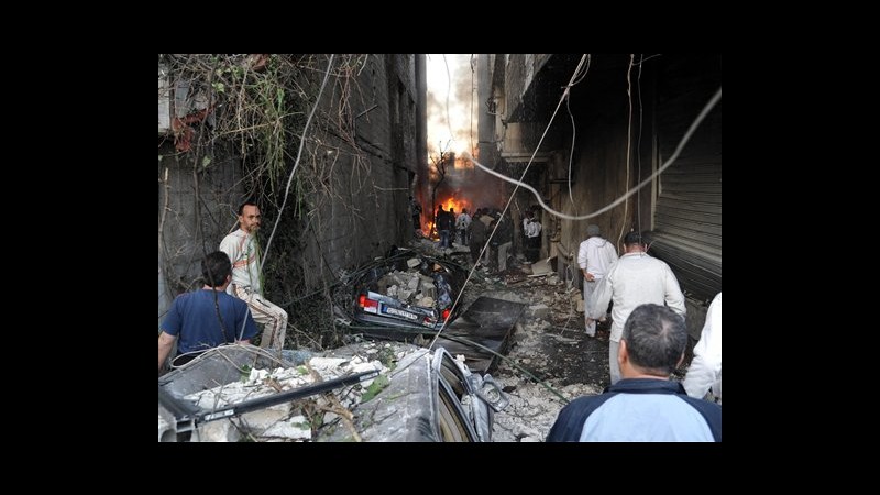 Siria, aerei regime bombardano provincia Idlib e sobborghi Damasco