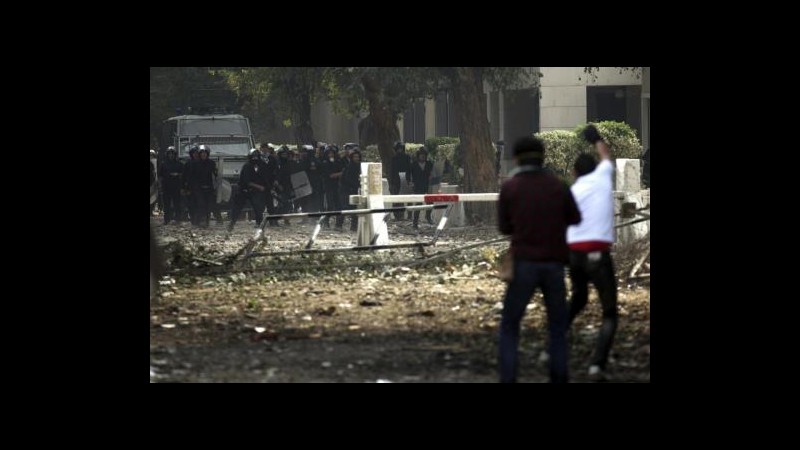 Egitto, nuovi scontri in piazza Tahrir durante sit-in contro Morsi