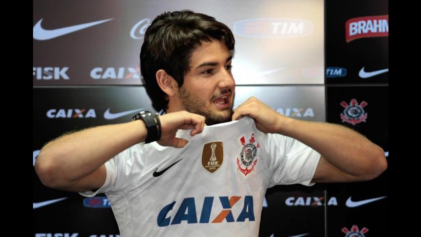 Ultras Corinthians irrompono ad allenamento, tentata aggressione a Pato