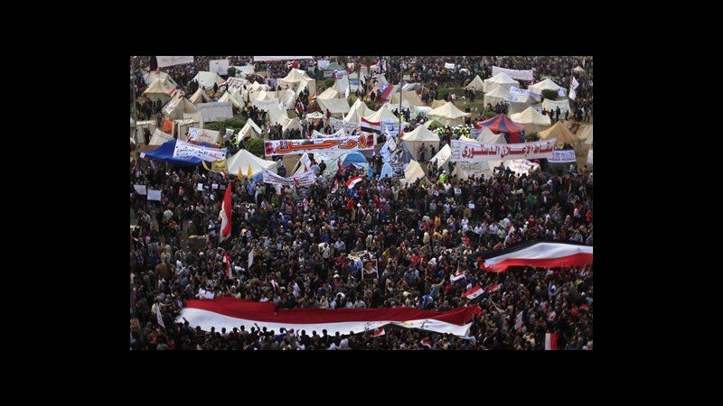 Egitto, 200mila in piazza Tahrir contro decreti Morsi