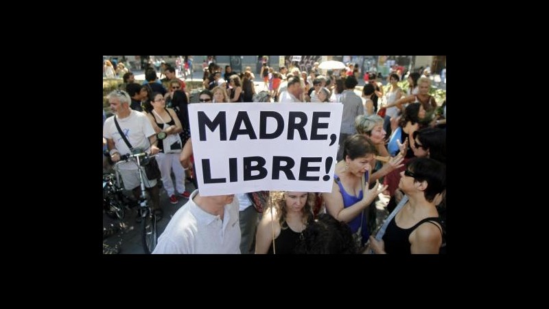 Spagna, decine di migliaia in piazza contro proposta legge su aborto