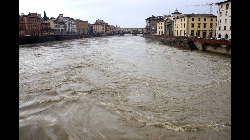 Maltempo, nubifragio su Firenze ma è allerta in tutta Italia