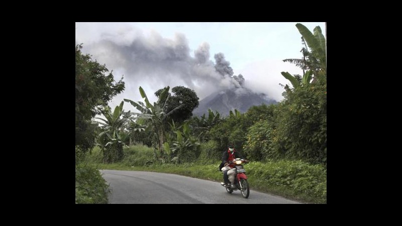 Indonesia, erutta il vulcano Sinabung: 11 morti, 3 feriti