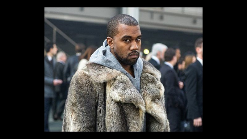 Respinte accuse contro Kanye West per pugno a uomo causa insulto razzista