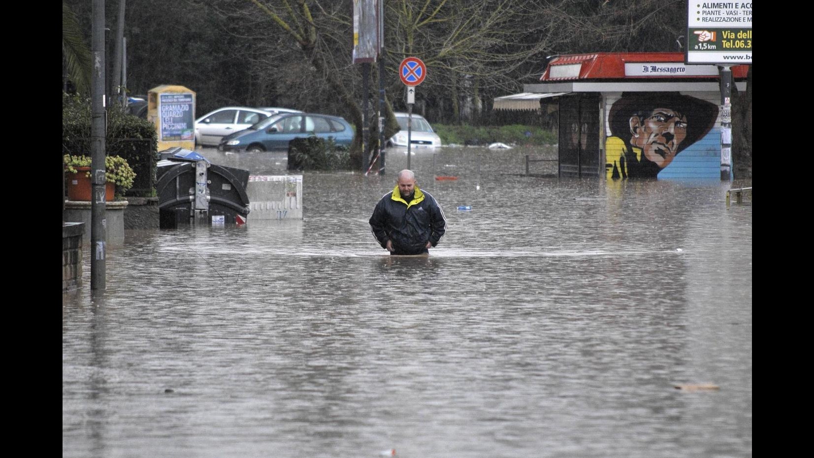 Emergenza maltempo al centro-nord, Roma nel caos. Arno in piena