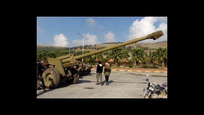 Siria, bombardamenti governo su Maaret al-Numan: morti 5 ribelli