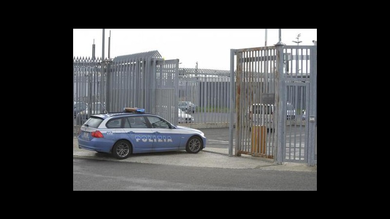Immigrati, ancora bocche cucite al Cie di Roma: ora sciopero della sete