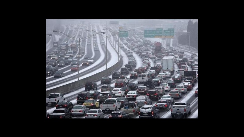 Usa, neve paralizza il sud: 13 morti, ad Atlanta traffico in tilt