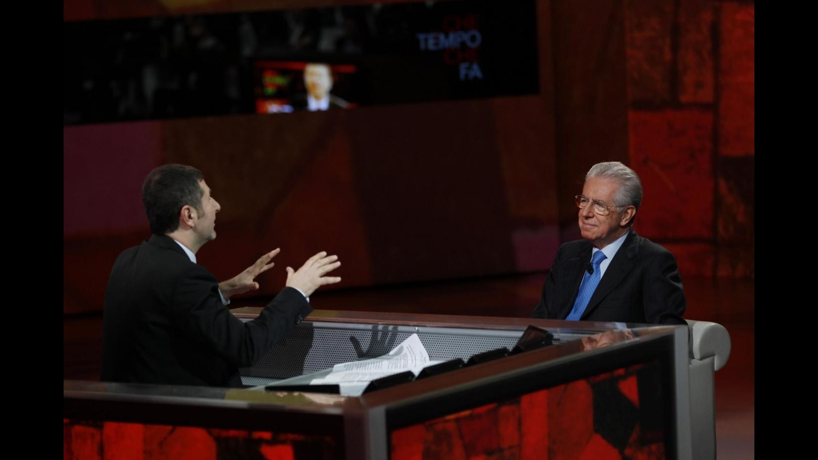 Monti attacca gli insegnanti corporativi e sul suo futuro prende tempo