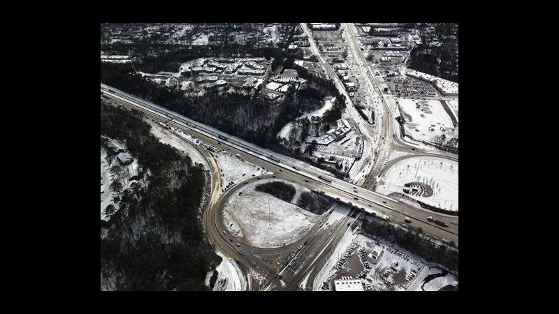 Maltempo, in Usa molti bloccati in auto ad Atlanta 24 ore dopo nevicata