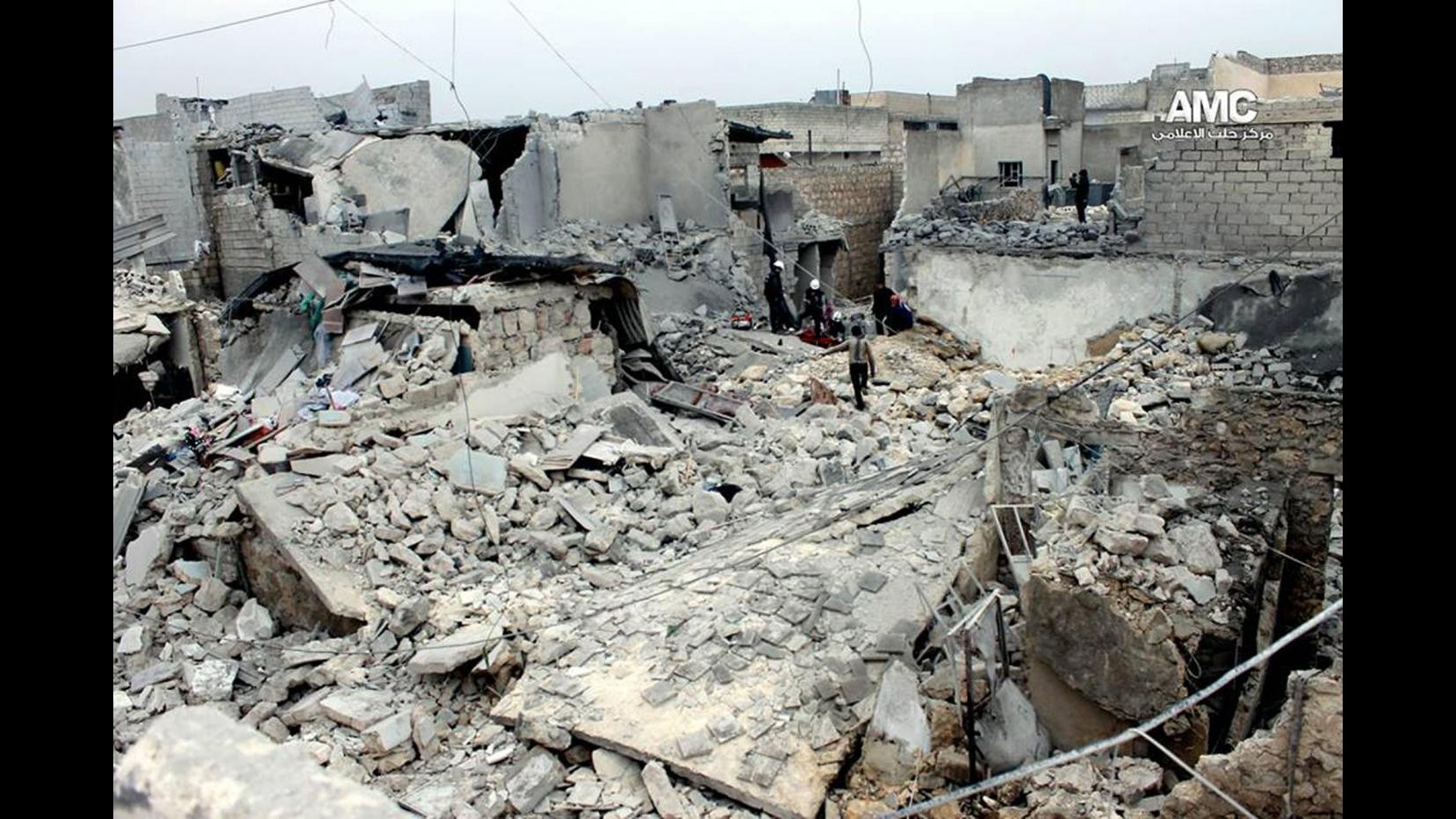 Siria, attivisti: Almeno 13 civili uccisi ad Aleppo da bombe regime