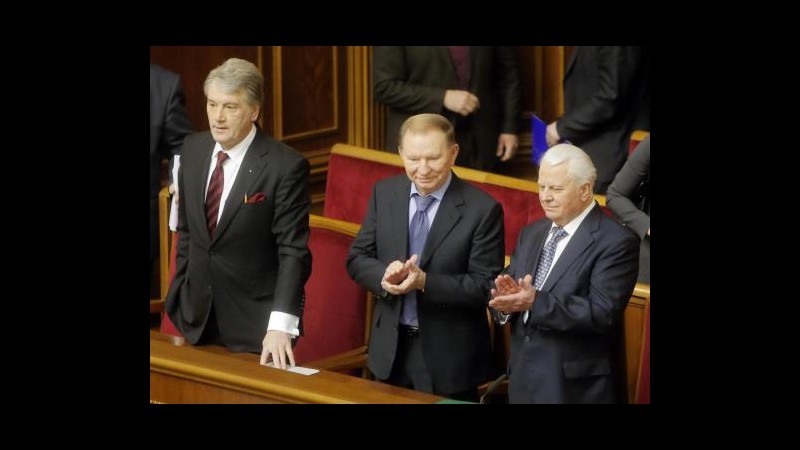 Ucraina, ex presidente Kravchuk: Paese è sull’orlo di guerra civile