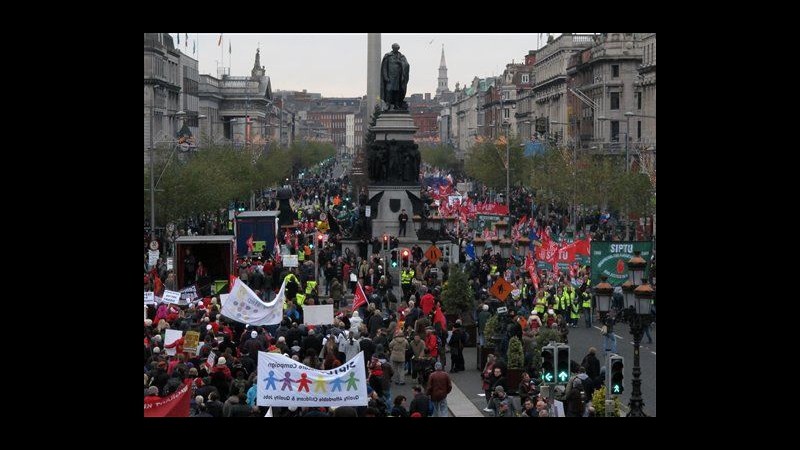 Dublino, 10mila manifestanti in protesta contro austerità del governo