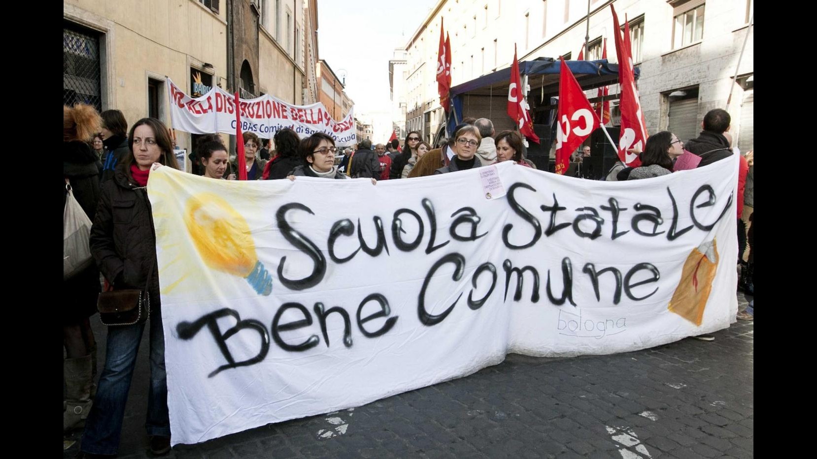 Cortei Roma, studenti in piazza: no incidenti, sfila l’ironia