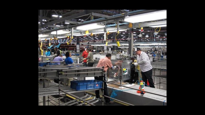 Electrolux, assemblee lavoratori e scioperi contro piano azienda