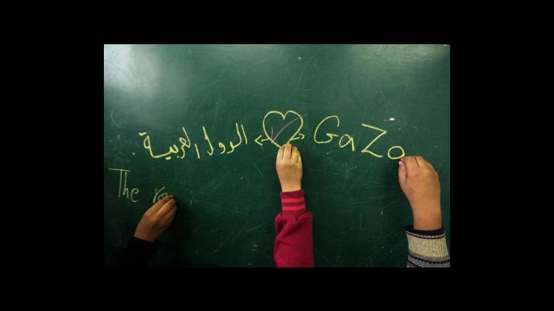 Gaza, i bambini palestinesi tornano a scuola