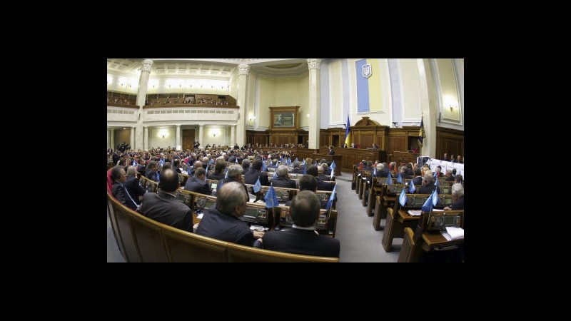 Ucraina, Parlamento revoca leggi anti-proteste