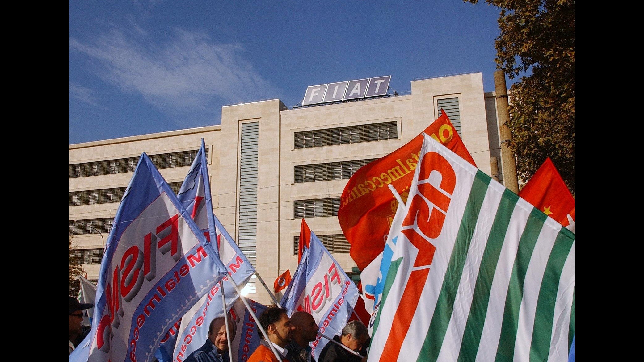Torino, battaglia tra sindacati metalmeccanici: Uilm querela Fim