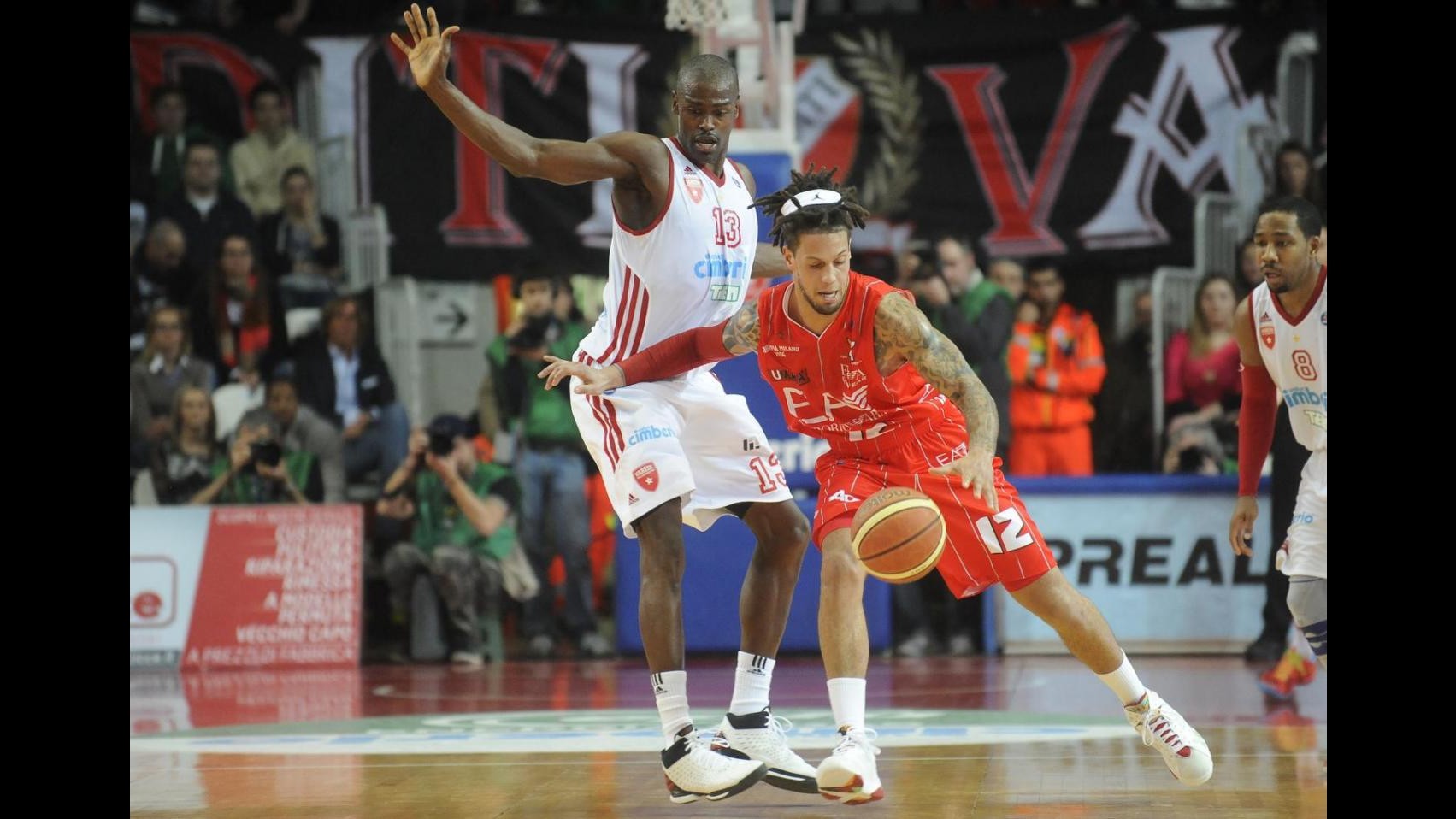 Basket, Serie A: a Varese non basta Langford, il derby è di Milano