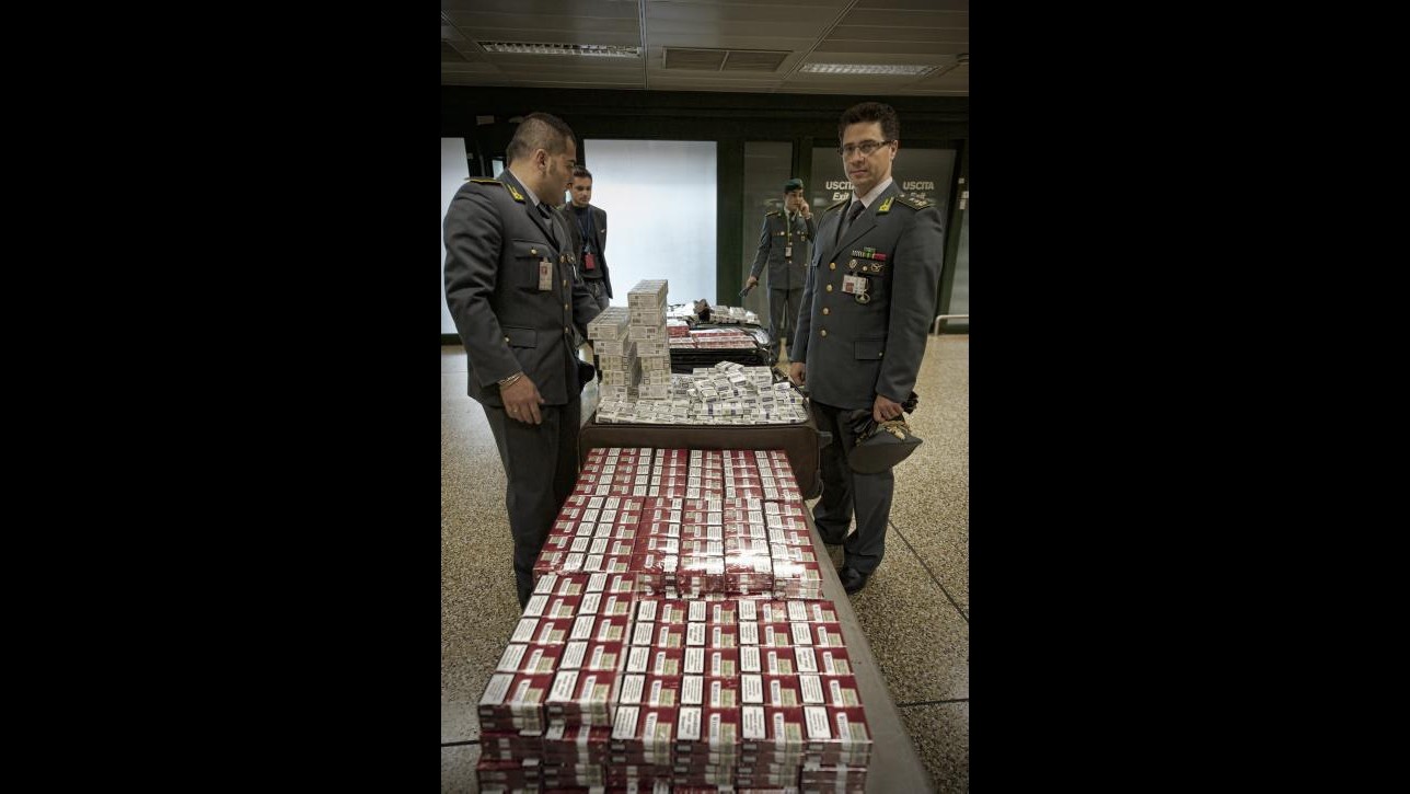 Napoli, sequestro di 1 quintale sigarette: anche con sostanze tossiche