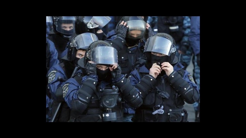 Ucraina, 2,5 milioni di click per video di abusi polizia su dimostrante
