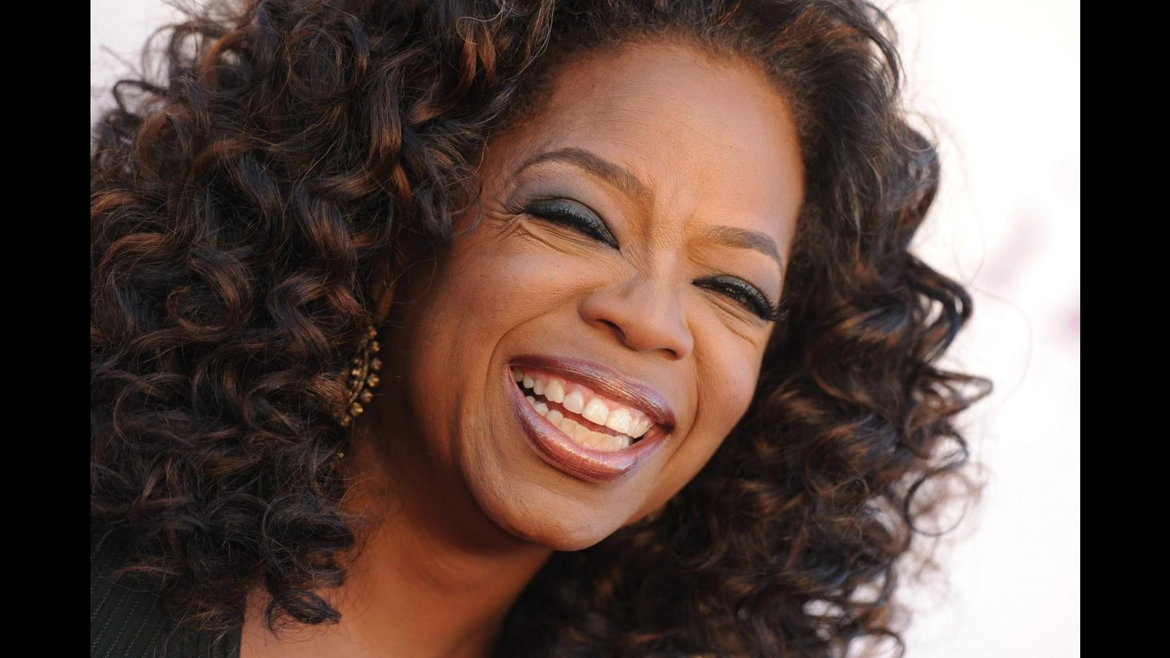 Oprah Winfrey compie 60 anni, festeggia in anticipo con spinning party