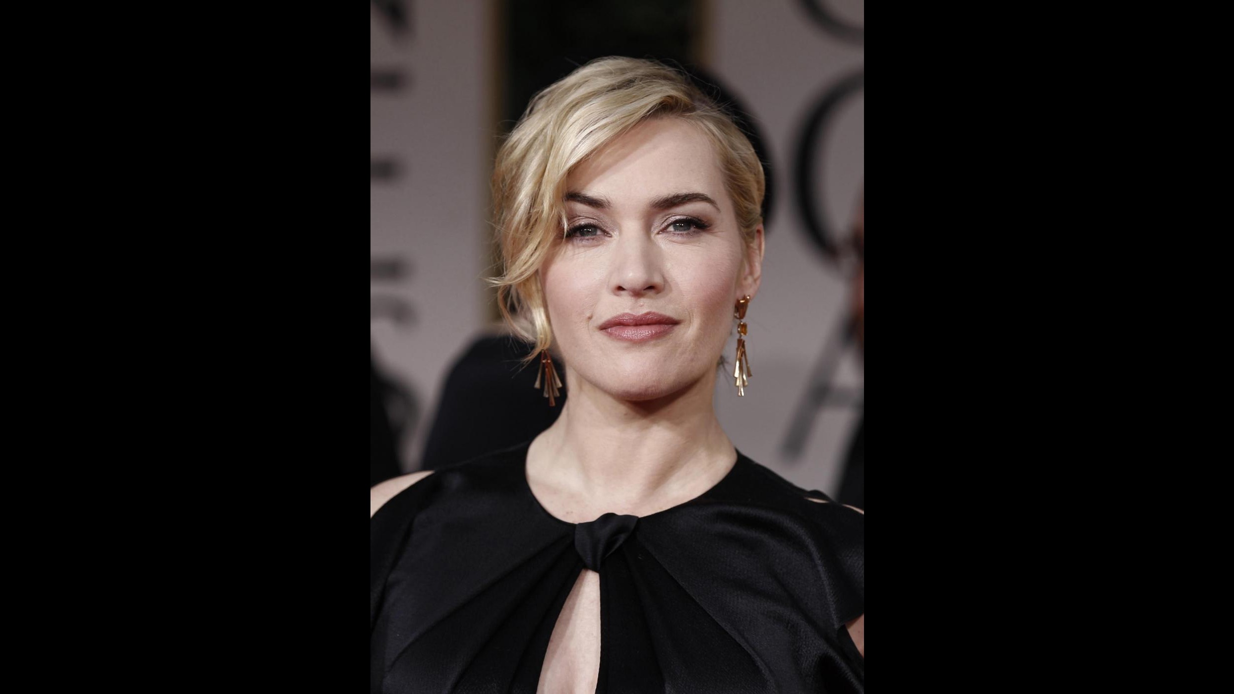 Kate Winslet e Gary Barlow ricevono medaglia dalla Regina Elisabetta