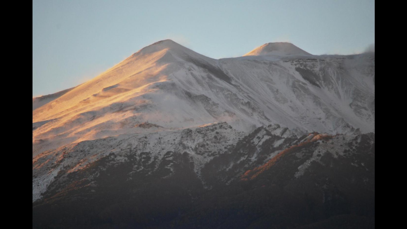 Bloccati da neve sull’Etna con un neonato: storia a lieto fine di una famiglia