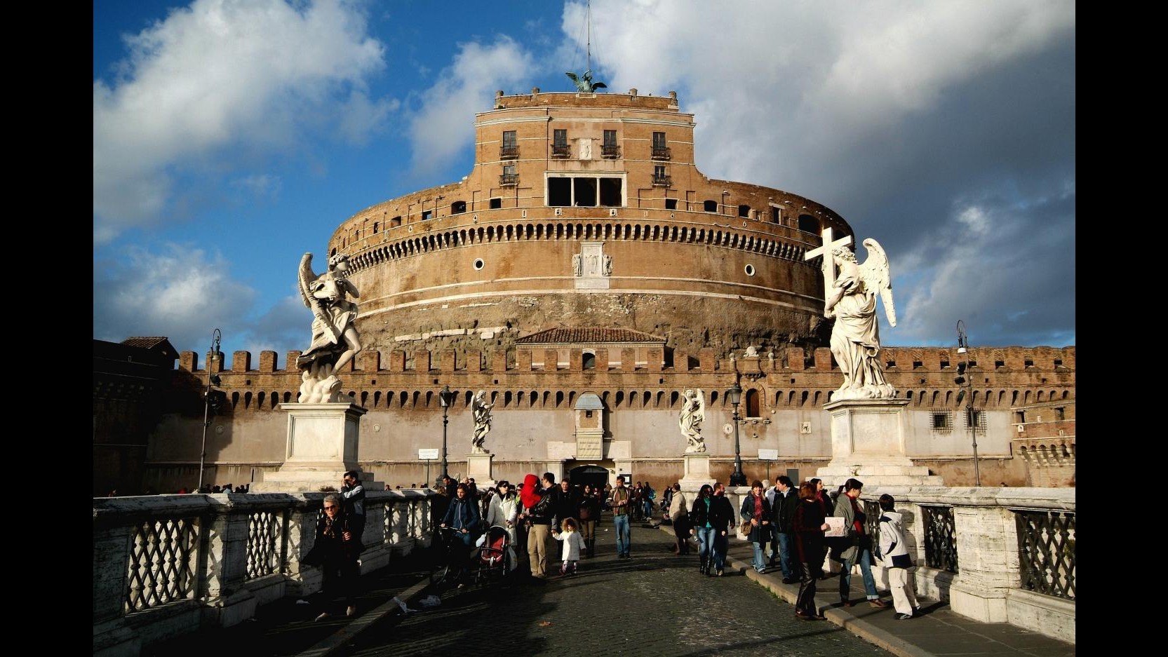 Roma, evacuato Castel Sant’Angelo per pacco sospetto: inoffensivo