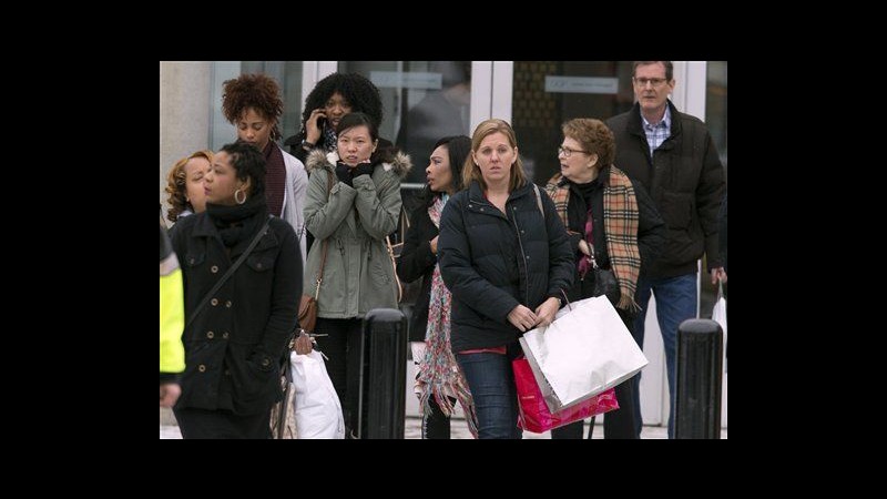 Usa, sparatoria in centro commerciale vicino Washington: tre morti