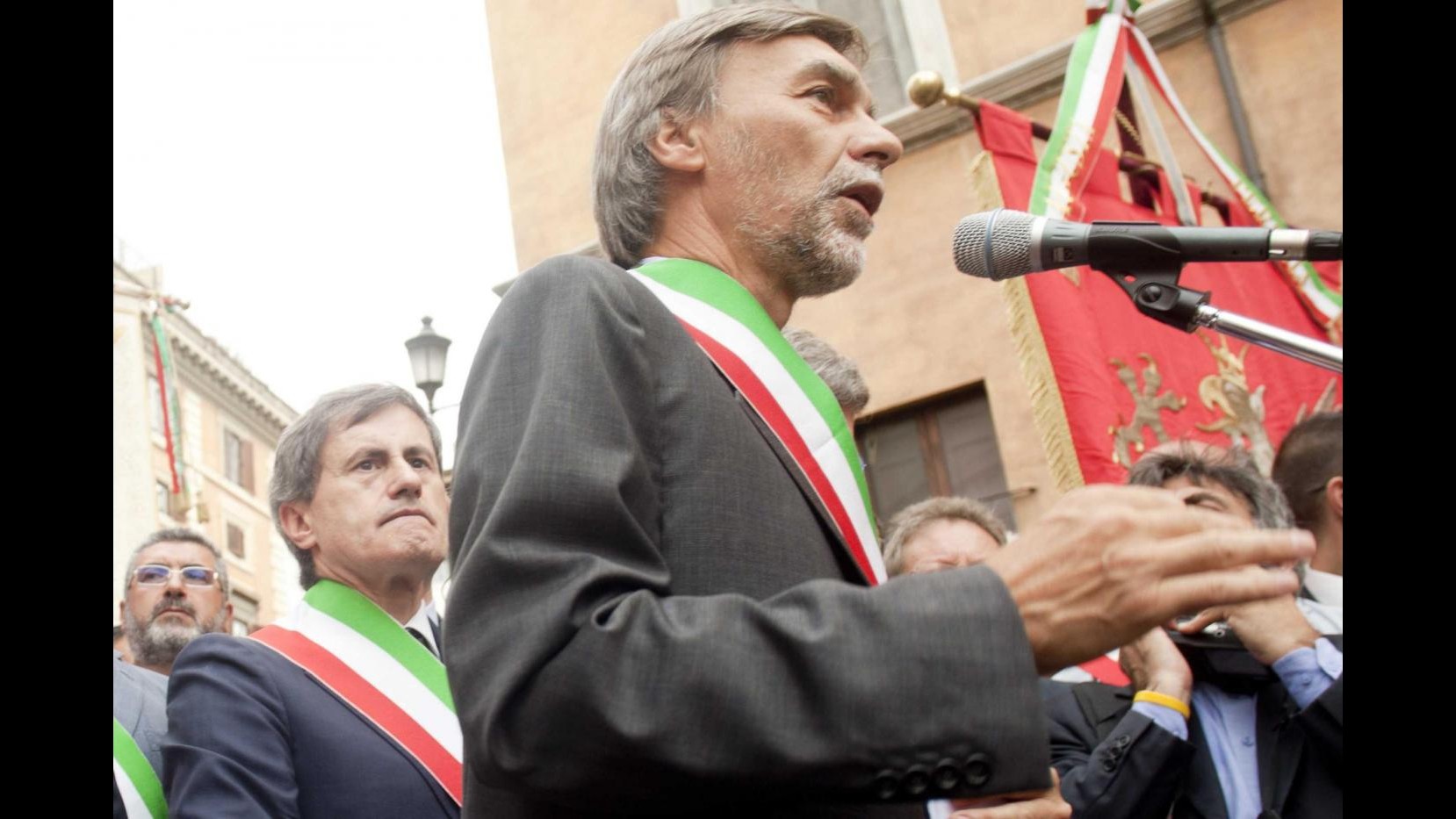 Sindaci in piazza, Delrio (Anci): 2013 sarà anno dei nostri funerali