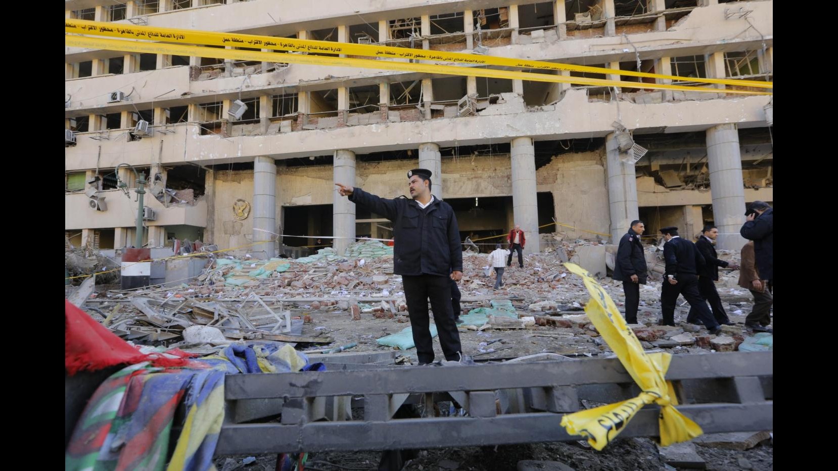 Egitto, esplosioni al Cairo e scontri: 16 morti