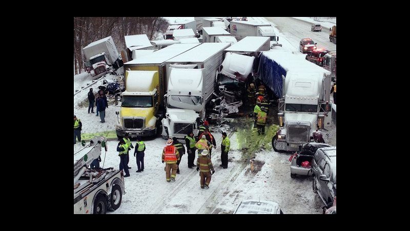 Usa, incidente a catena nell’Indiana: almeno 2 morti