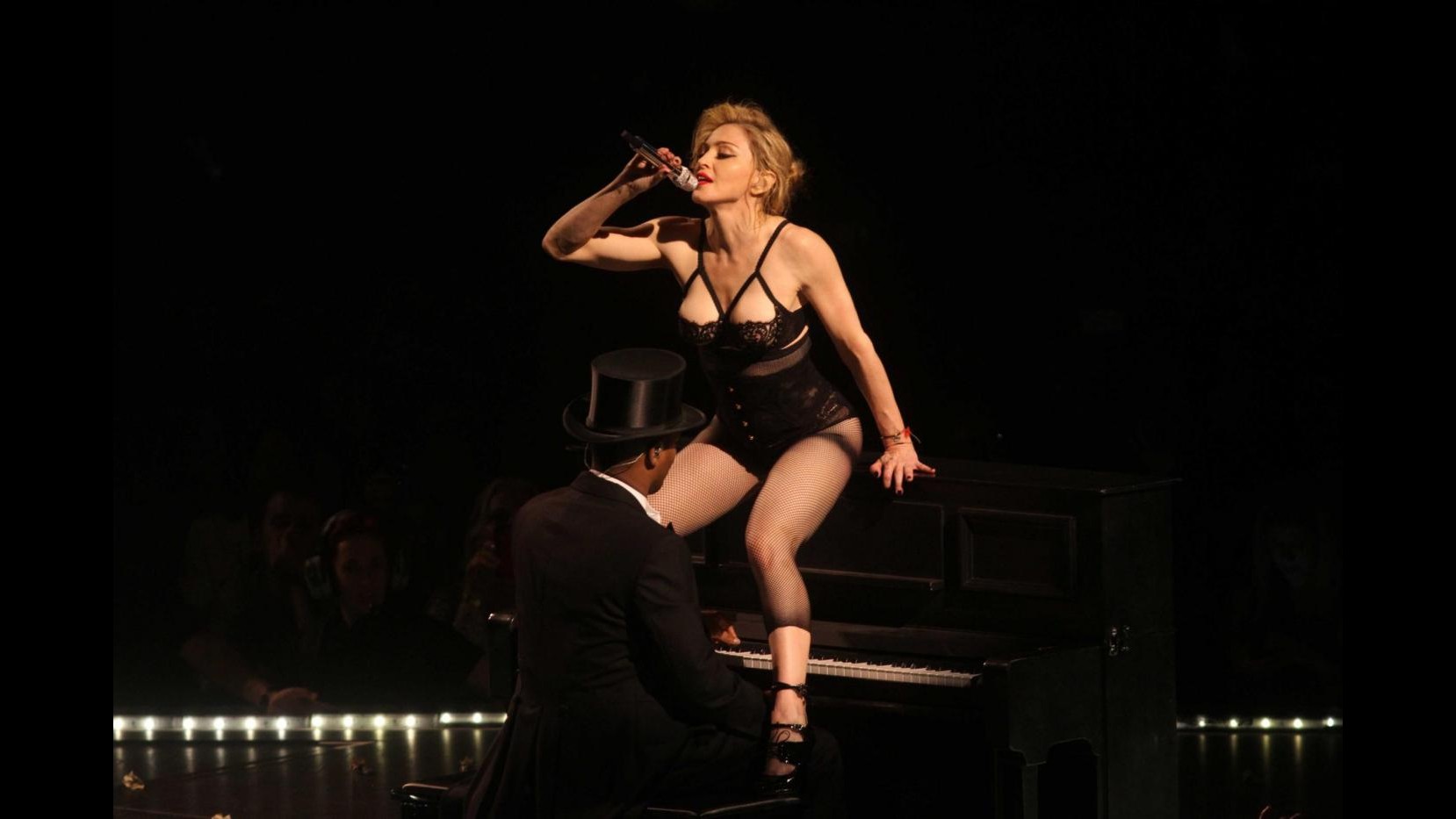 Madonna si esibisce con 3 ore di ritardo al concerto di Miami